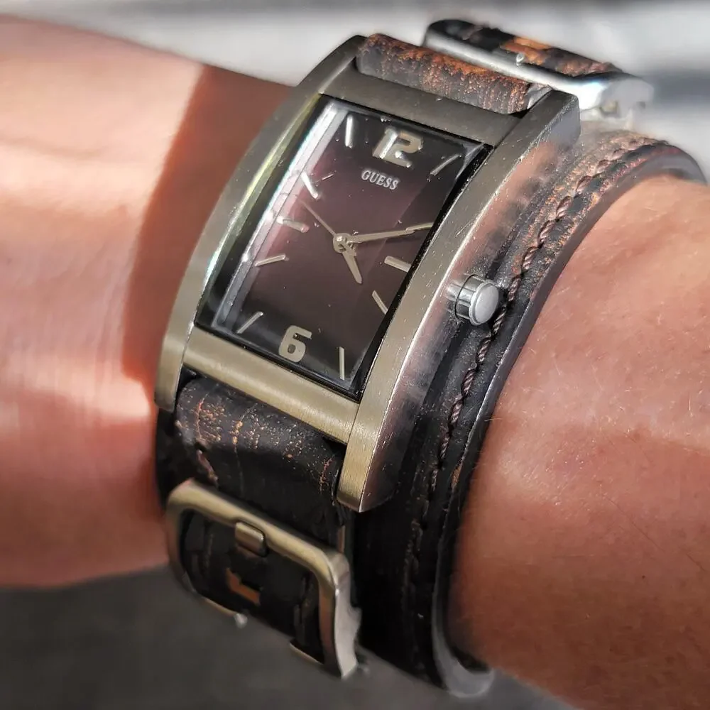 Vintage Guess Mens Watch Gray Case Brown Dial Brown Leather Bund Strap Quartz